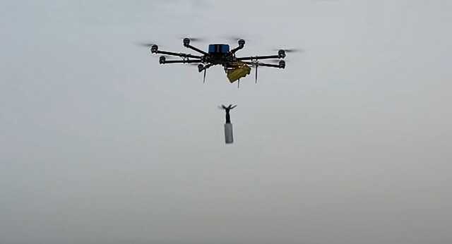 Дрон скинув гранату на російського окупанта, що закопався в «нору»