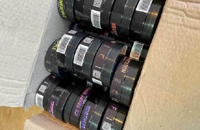 Митна собака Харді знайшла тютюн для кальяну у посилках