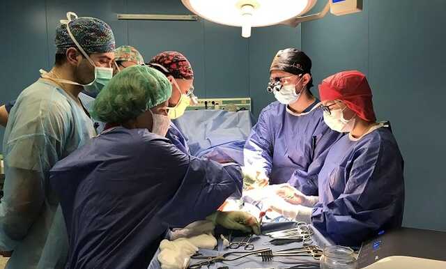 Львівські хірурги повернули пораненому бійцю ЗСУ можливість ходити, пересадивши нерви з гомілок