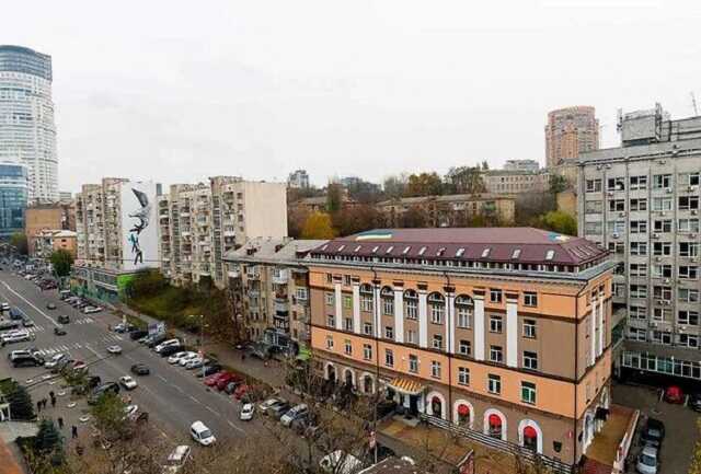 У Києві невідомі заважали АРМА встановити контроль над будівлею