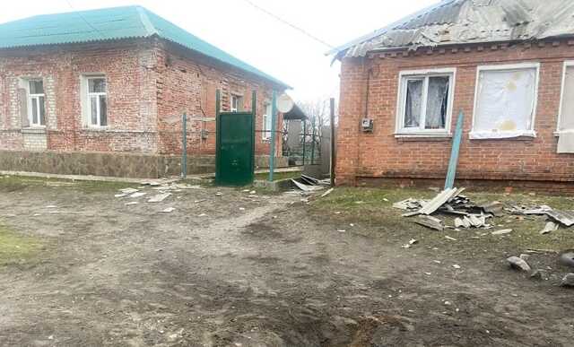 Росіяни з артилерії накрили Вовчанськ: постраждали приватні будинки