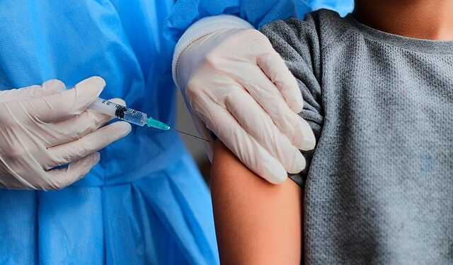 Медики пояснили, чи можна робити щеплення одночасно від COVID-19 та інших хвороб