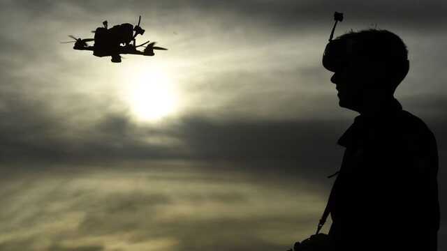 Украинский дрон-камикадзе подрывает российскую фортифицированную позицию: видео