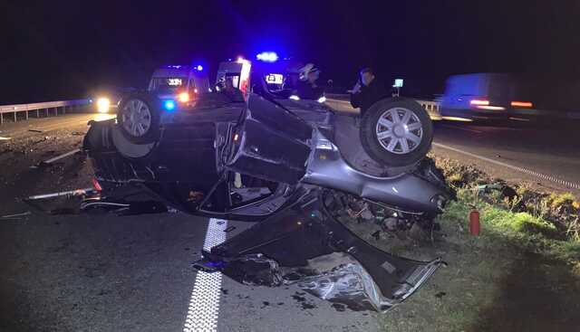 На Київщини зіткнулись бензовоз та легковик: є постраждалий