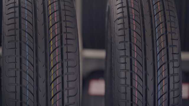 Апарат Верховної ради витратить майже 1 млн гривень на заміну шин службовим авто