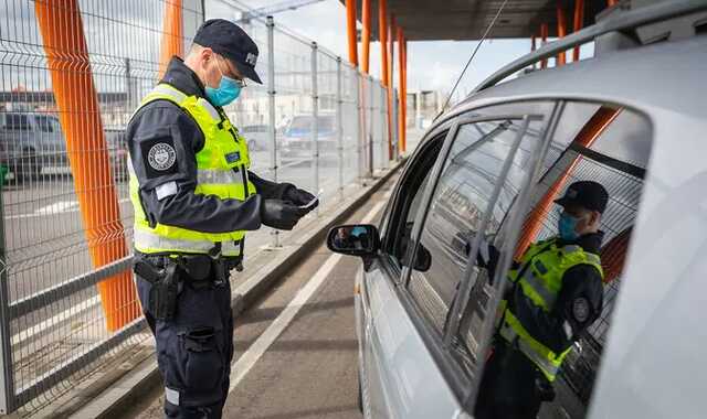 Эстония усилила проверки для украинцев и россиян на границе