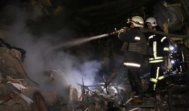 Россияне обстреляли жилой дом в Харьковской области: под завалами могут быть люди