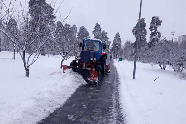Сьогодні в Україні ожеледь та налипання мокрого снігу