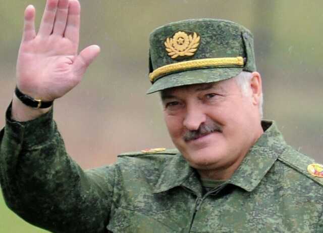 Служу "президентові", а не народу: у Білорусі військових змусили присягати на вірність Лукашенку