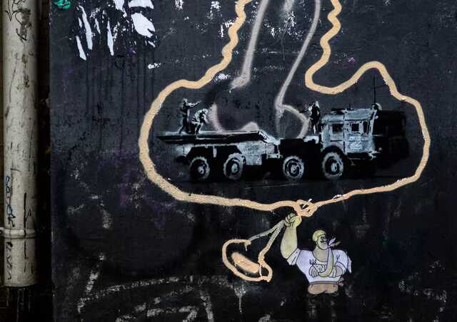 До роботи Бенксі у Києві невідомі домалювали козака