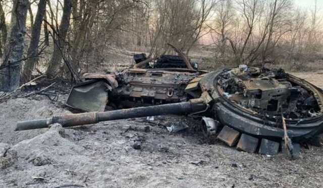 Українські артилеристи атакували танк російських окупантів