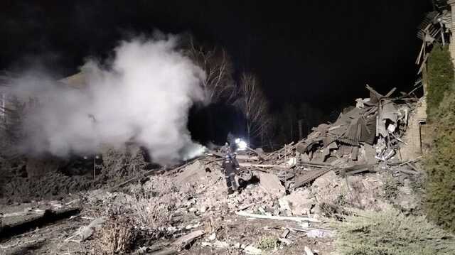 З-під завалів пологового відділення у Вільнянську врятували породіллю та лікаря