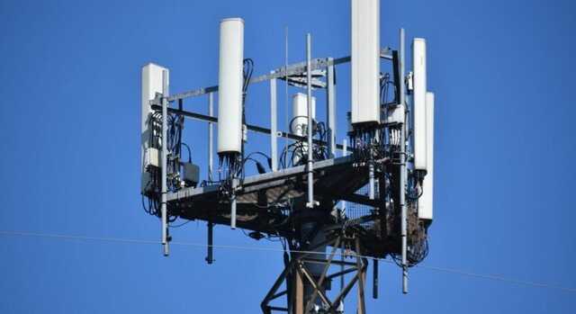 В Україні вранці не працювало більше половини базових станцій мобільних операторів