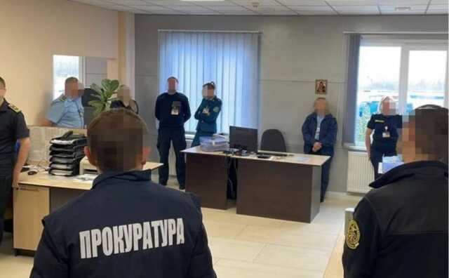 Львівські митники заробляли гроші на незаконному розмитненні авто