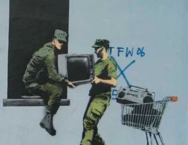 Мародерять, влаштовують розбірки й ґвалтують жінок: окупанти чинять звірства в Мелітополі – ЦНС