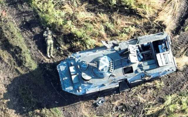 Миколаївські десантники хитрістю "вполювали" два ворожі танки