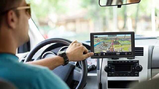 Українські водії шпигують для ворога через російські програми-навігатори