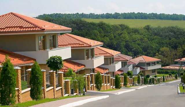 Власників елітних котеджів комплексу «Маєток» біля Києва виселятимуть