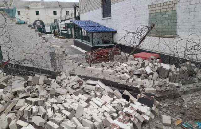 В Херсоне российские войска обстреляли СИЗО, ранены