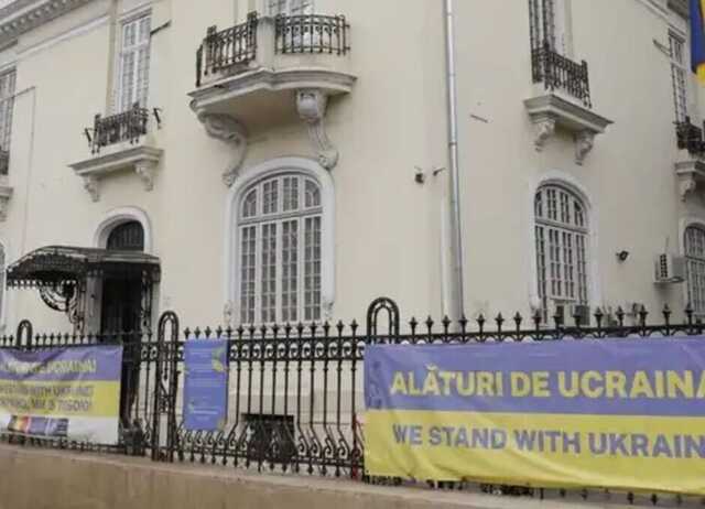 Посольство України в Бухаресті отримало підозрілі конверти