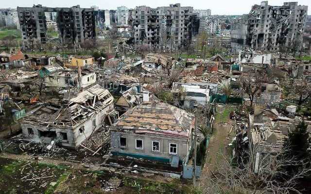 По одному в день. Окупанти продовжують руйнувати будинки в Маріуполі