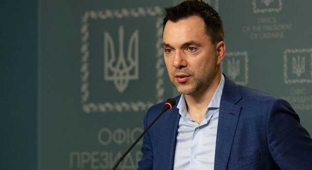 "Насідають безпрецедентно": Арестович розповів про російські атаки під Бахмутом та Соледаром
