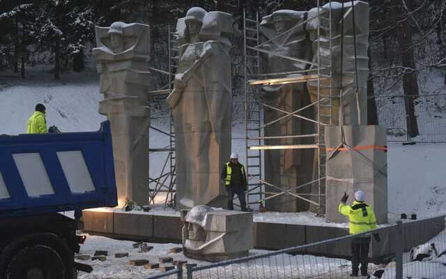 У Литві знесли найбільший меморіал радянським воїнам