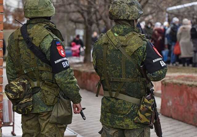 На Луганщині окупанти у школах замість канікул вирішили ввести військову підготовку