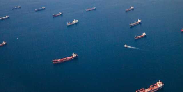 Черга з танкерів біля проток Туреччини продовжує зростати через нові правила Анкари