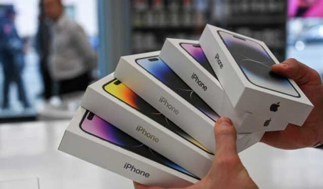 Курахівська військова адміністрація закупила 20 новеньких айфонів на мільйон гривень