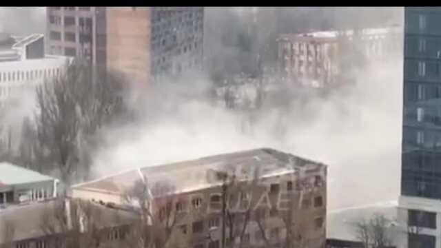 Дончане показали, как выглядит центр города после массированного обстрела