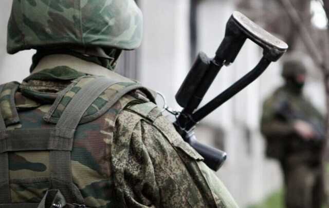 У Криму окупанти почали рити окопи просто на пляжах