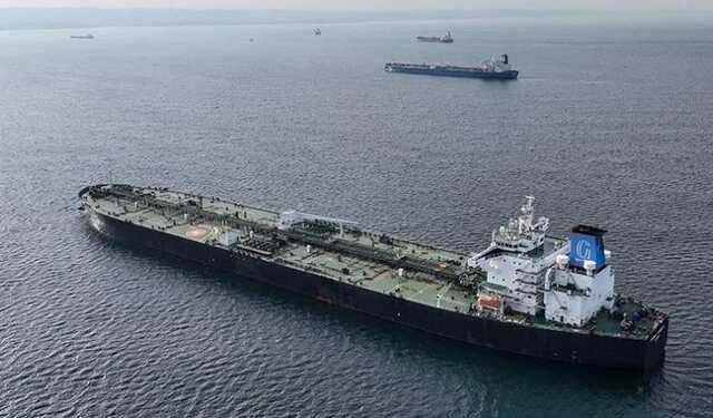 Туреччина дозволила російському танкеру з сирою нафтою увійти в протоку Босфор