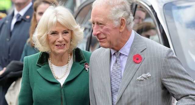 Букингемский дворец опубликовал первую рождественскую открытку с Чарльзом ІІІ и Камиллой