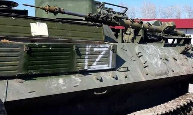 У Сирії мирні жителі закидали камінням колону військової техніки з Z-свастикою