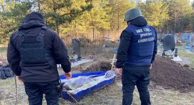 У Харківській області ексгумували чоловіка, якого застрелили окупанти