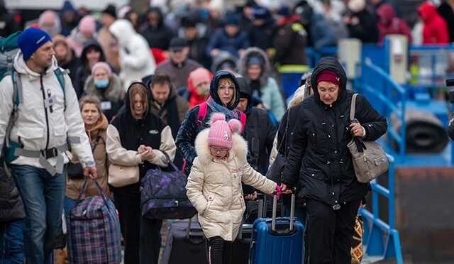 У Німеччині біженцям почнуть платити більше: скільки грошей отримуватимуть українці