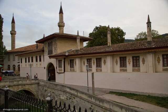 Оккупанты уничтожают Ханский дворец в Бахчисарае: Украина обратилась в ЮНЕСКО