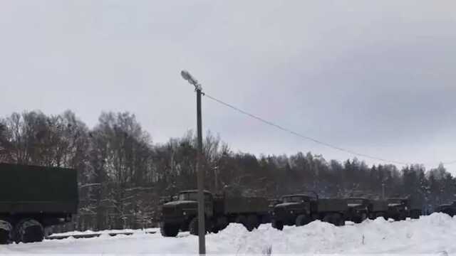 Росіяни перекидають до Білорусі ешелони з армійською технікою