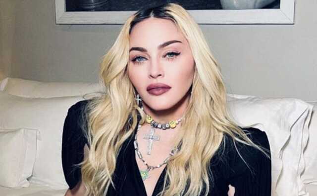 Мадонна записала відео, на якому жує та випльовує український прапор