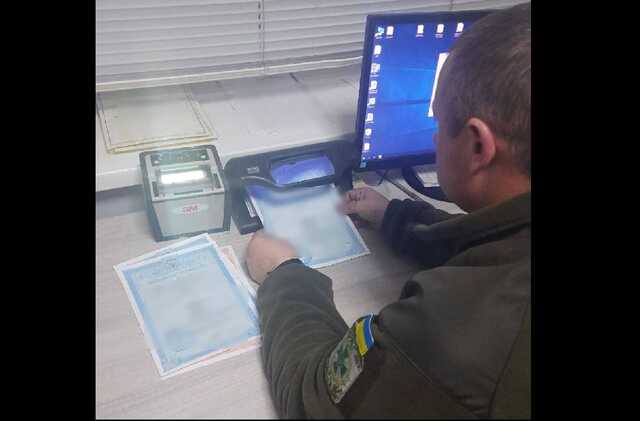 У Рені чоловік намагався виїхати з України, вдаючи багатодітного батька