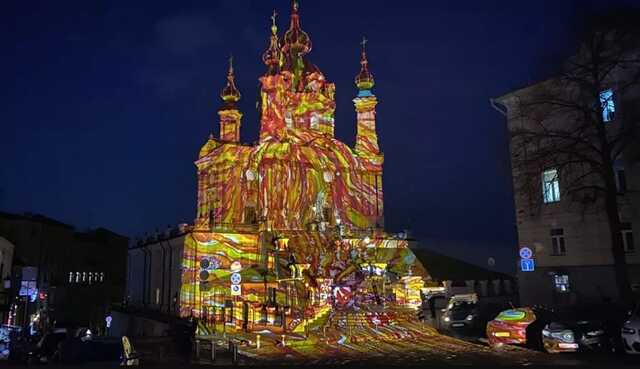 Известный швейцарский художник подсветил узорами Андреевскую церковь в Киеве