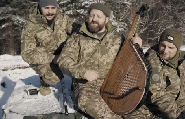 В окопах і на танках: воїни ЗСУ зворушливо заспівали "Щедрик"