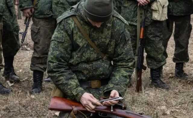 Російський командир ціпком побив "мобиків", які залишили свої позиції