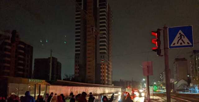 На акції проти відключення електрики у Києві відкрили стрілянину