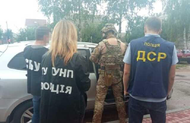 Жителя Житомира судять за продаж “гуманітарних“ автомобілів