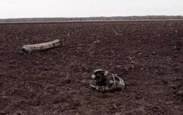 У мережі з’явилися відео з місця падіння ракети у Білорусі