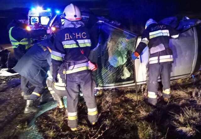 На Київщині зіткнулися два легковики: постраждалого пасажира деблокували за допомогою спецінструменту