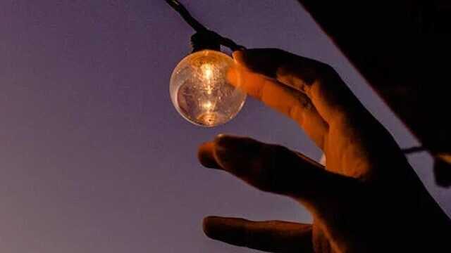 Екстрені відключення: В яких областях світло вимикають не за графіком