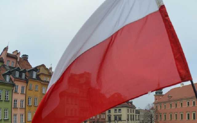 Польща в 2023 році планує прирівняти електронний паспорт до звичайного